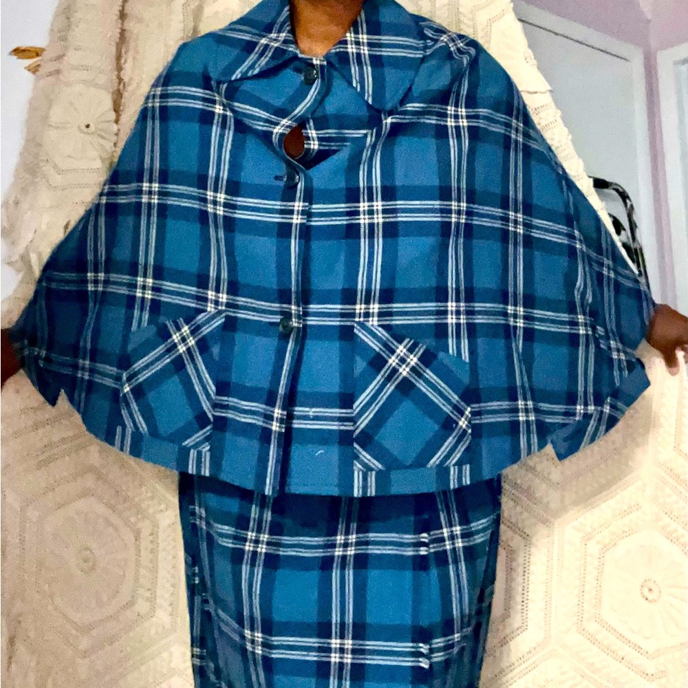 THE HIGHLAND SHOP cape set in blue plaid.